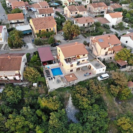 Apartman "Sabine Red" With Heated Pool Omisalj Exterior photo