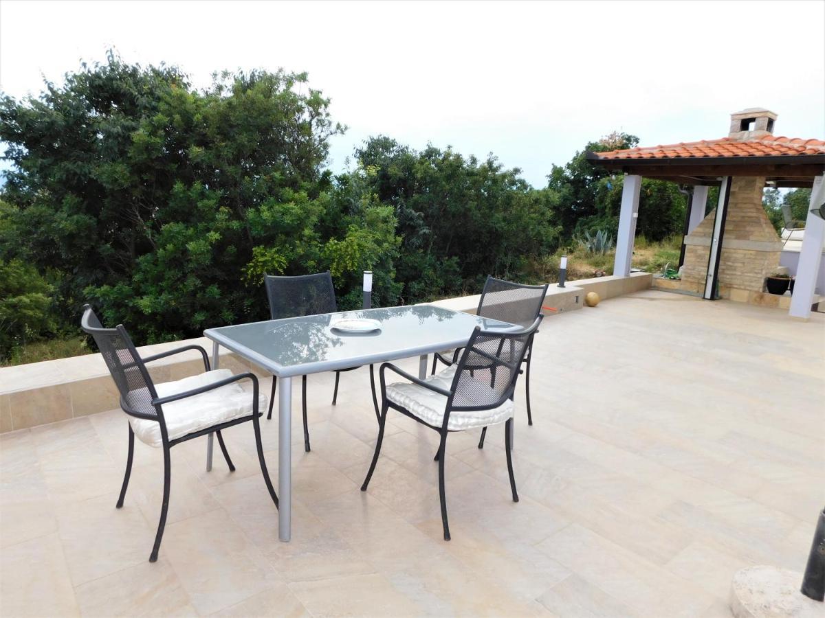 Apartman "Sabine Red" With Heated Pool Omisalj Exterior photo