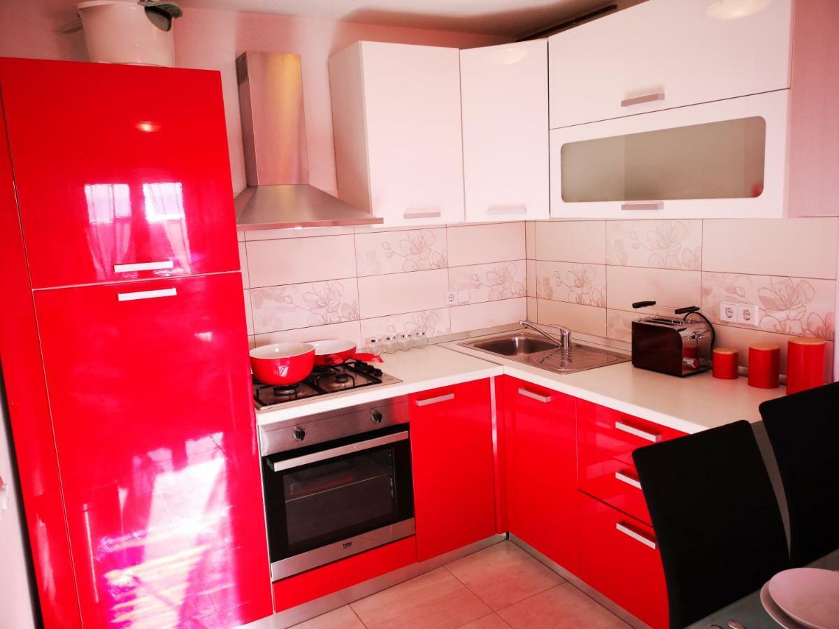 Apartman "Sabine Red" With Heated Pool Omisalj Exterior photo
