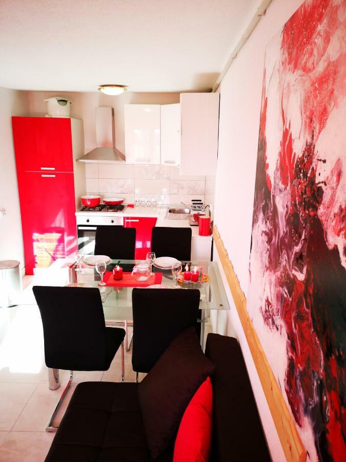 Apartman "Sabine Red" With Heated Pool Omisalj Exterior photo