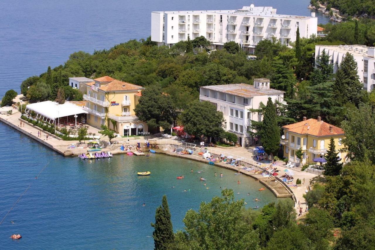 Apartman "Sabine Red" With Heated Pool Omisalj Exterior photo