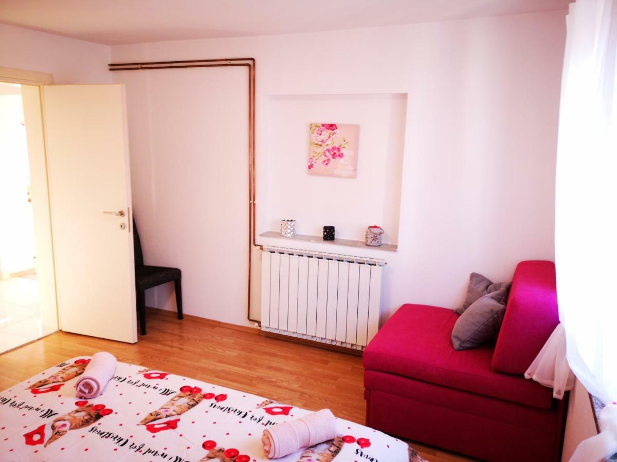 Apartman "Sabine Red" With Heated Pool Omisalj Exterior photo