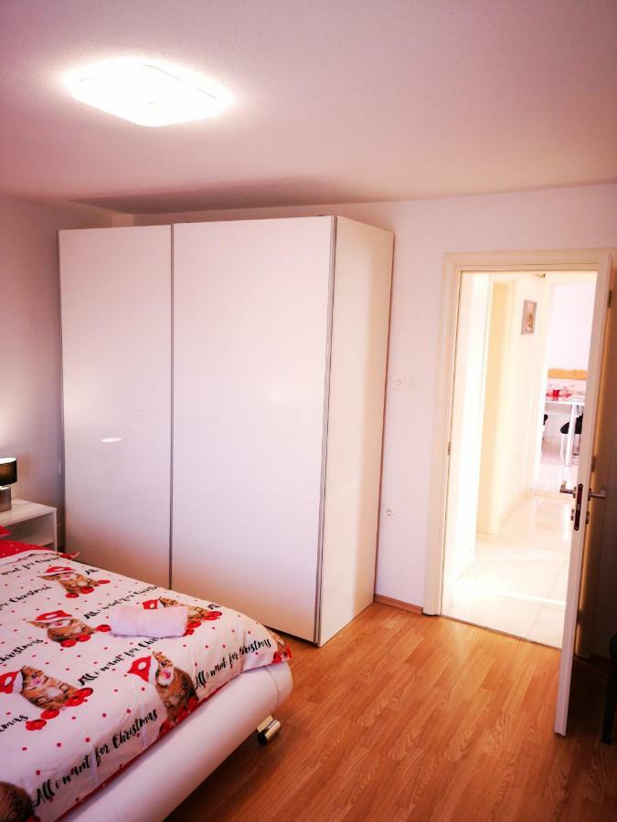 Apartman "Sabine Red" With Heated Pool Omisalj Exterior photo
