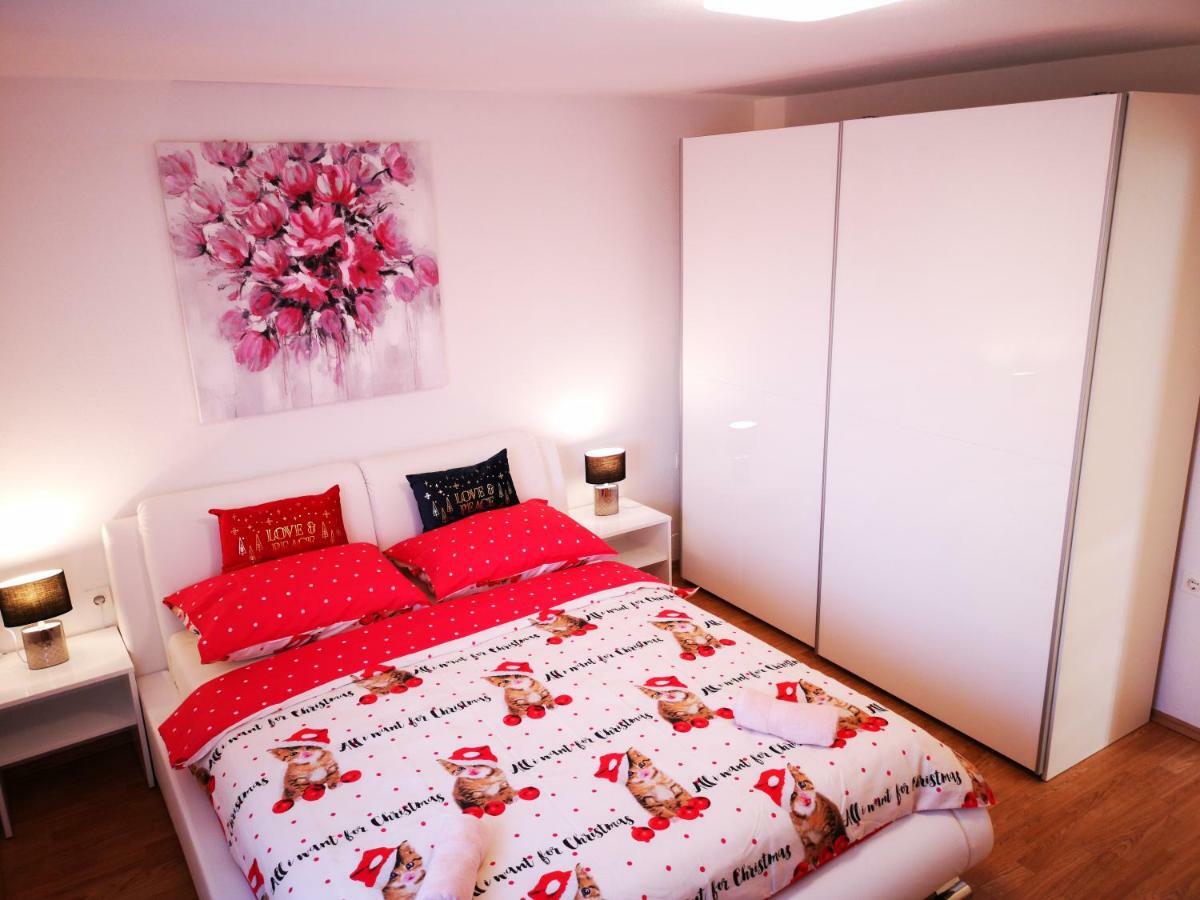Apartman "Sabine Red" With Heated Pool Omisalj Exterior photo
