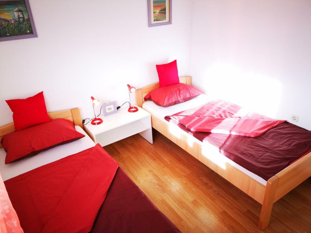 Apartman "Sabine Red" With Heated Pool Omisalj Exterior photo