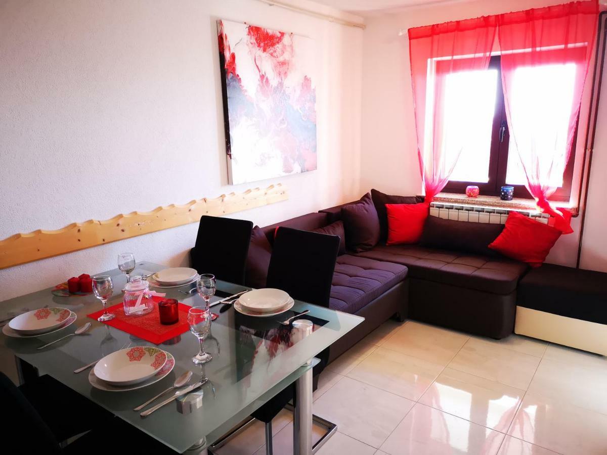 Apartman "Sabine Red" With Heated Pool Omisalj Exterior photo